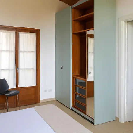 Quiet Monate In Private 3-hectare Park * Travedona